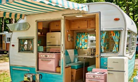 15 Must-Have Features for Your Dream Vintage Camper Renovation